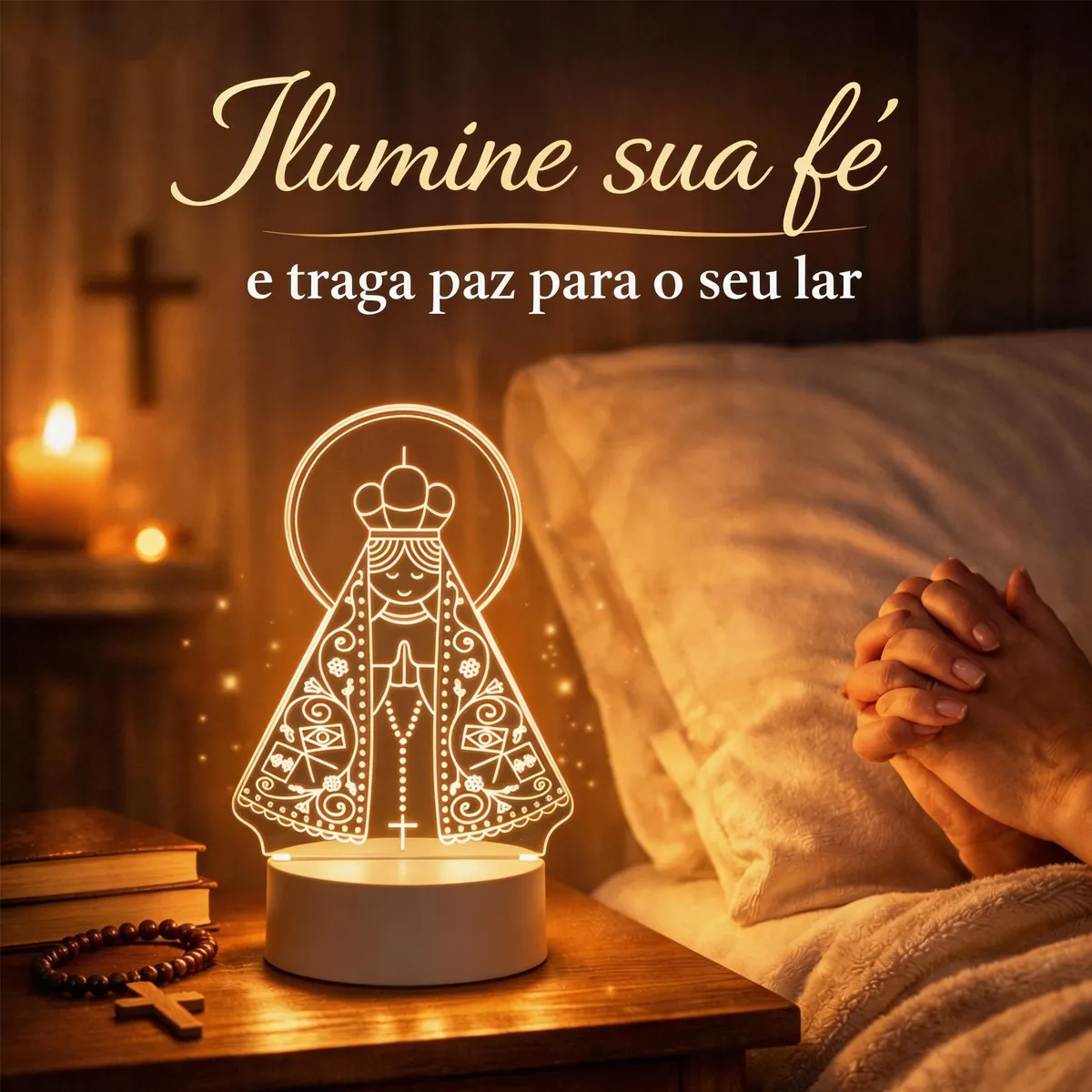 Luminária de Nossa Senhora Aparecida acesa ao lado da cama com mãos em prece